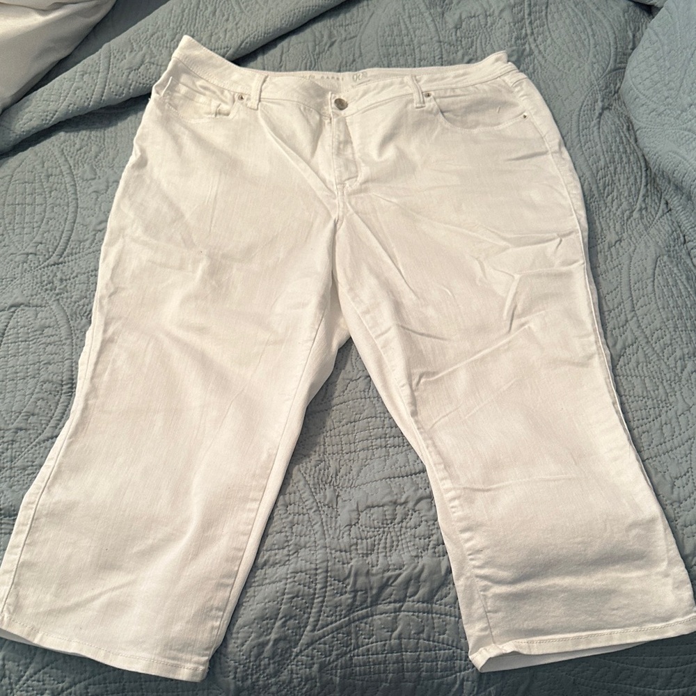 Women’s White Stretch Denim Capris